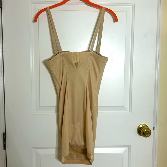 Maidenform Ultra-Firm Control Convertible Shapewear Slip with Underwire Support - Picture 4 of 10